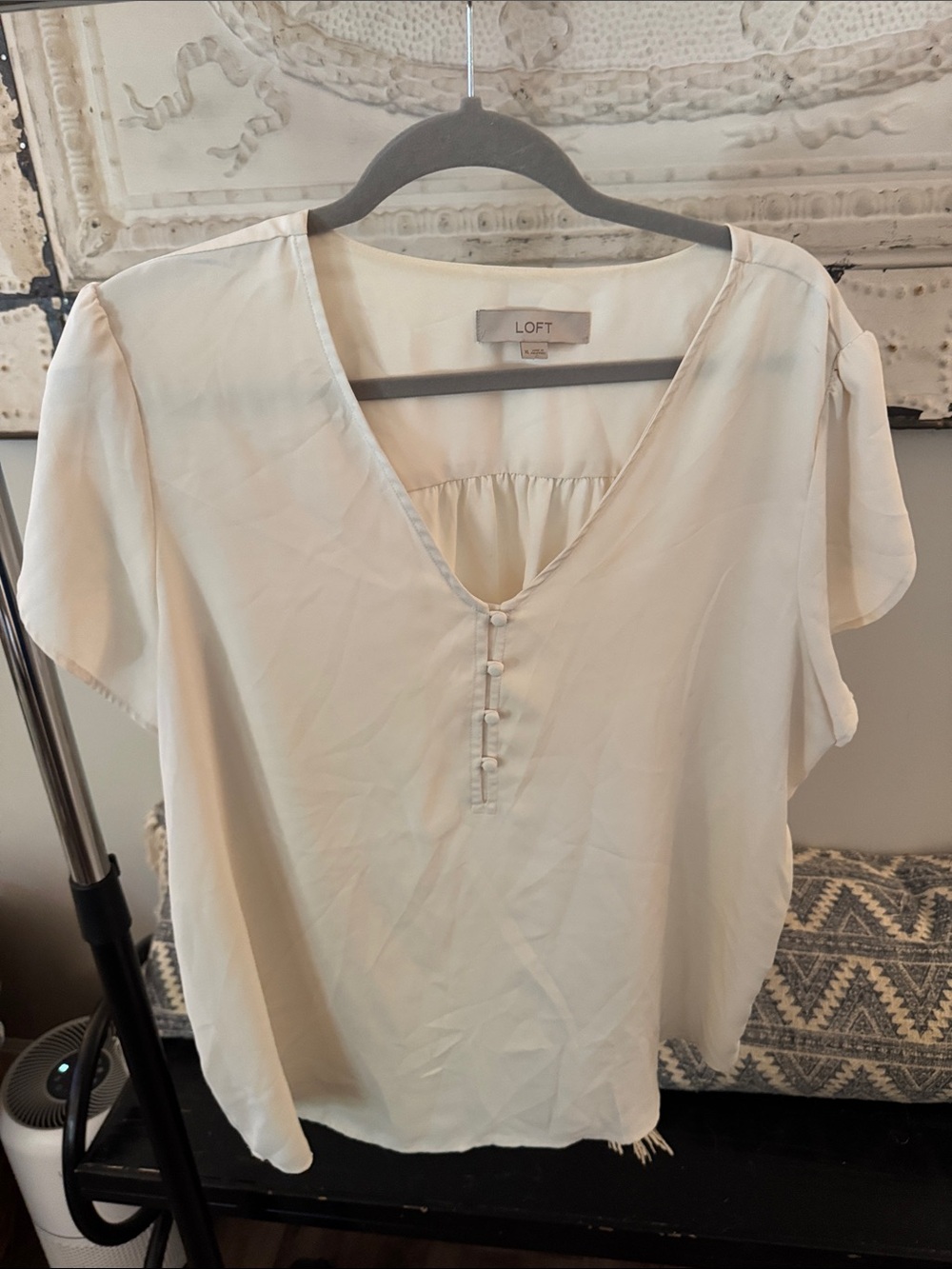 LOFT Cream V-Neck Button Front Flutter Sleeve Blouse